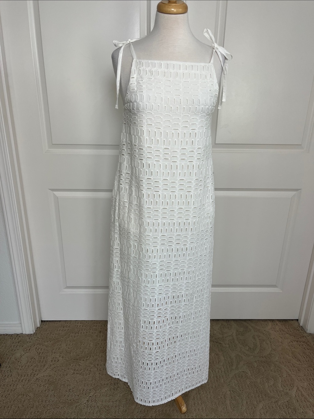 Alpha Studio Creamy White Eyelet Tie-Shoulder Maxi Dress Size 6